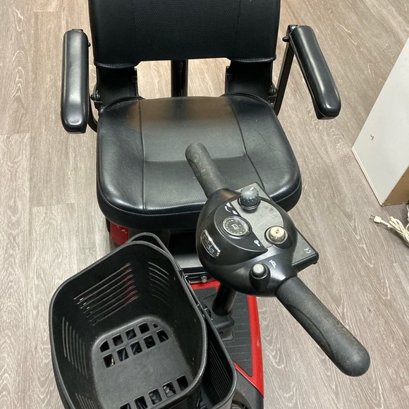 Ladies Movado watch in good shape - Picture 3 of 4